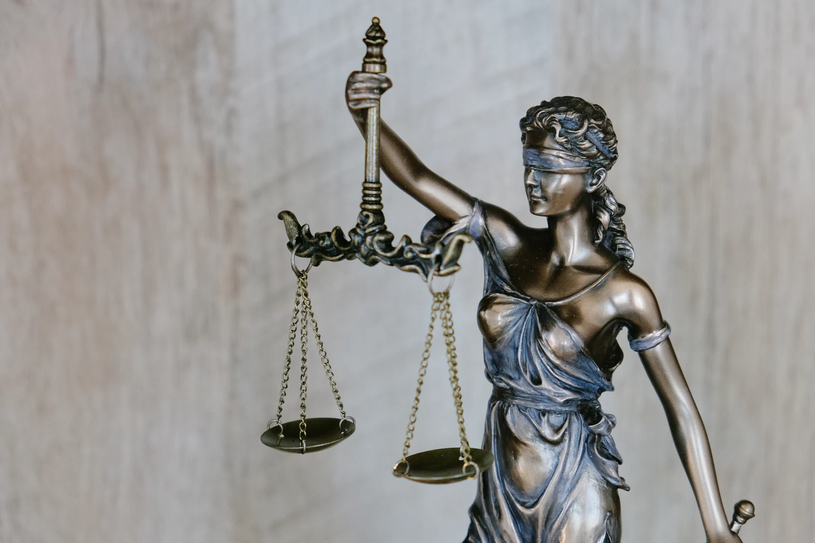 Savunma hakkınızın kararlı temsilcisi — Ceza Hukuku & Ağır Ceza Davaları